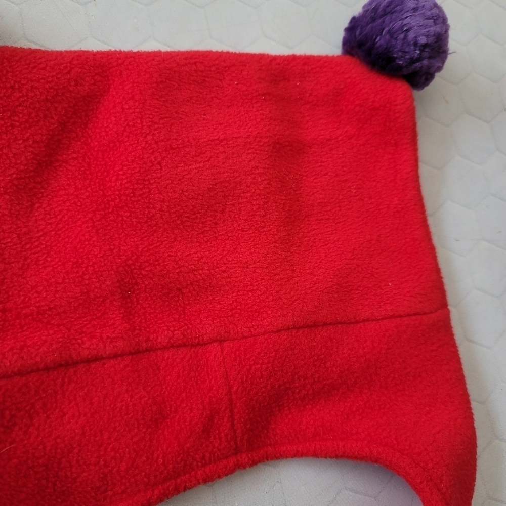 Disney Store Exclusive 3/4 Red Pom Pom Fleece Beanie Hat Minnie Mouse Daisy Duck - Picture 8 of 8